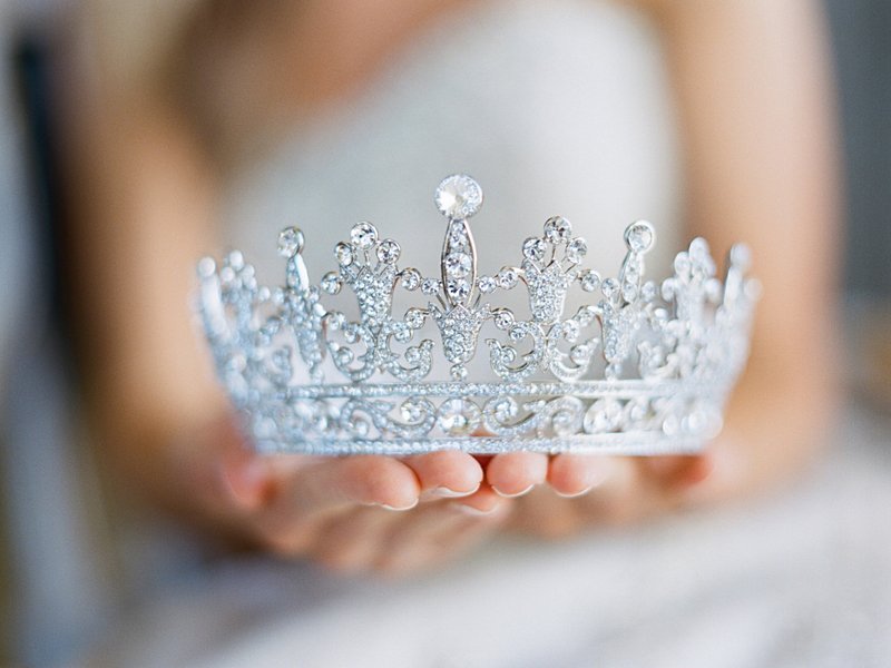 The Ultimate Guide to Choosing the Perfect Bridal Crown