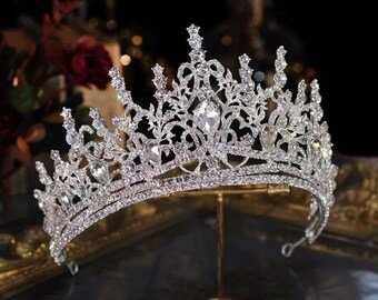 Bridal Crowns: A Touch of Royalty for Your Wedding Day